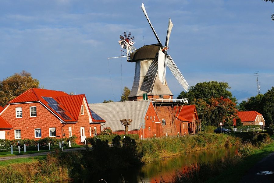 Moinho De Pastor Holandês Molen, Fábrica De Torres De Pastores Situada Em  Medemblik Norte Holland Nos Países Baixos Foto de Stock - Imagem de  lâminas, torre: 223625358